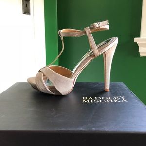 Nude satin Badgley Mischka heels SZ 6.5 LIKE NEW